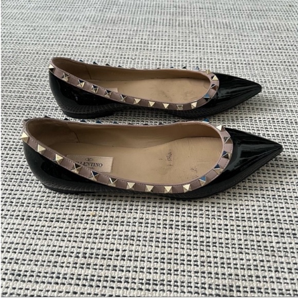 VALENTINO Rockstud Ballerina Flat in Black/Nude/Gold Size 37